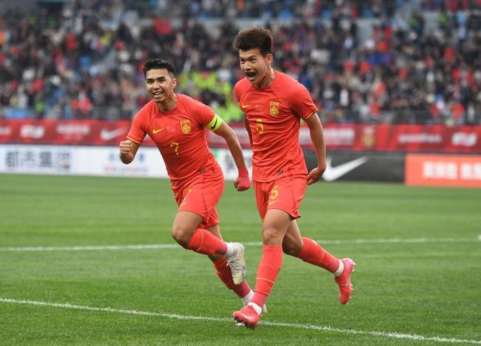 体坛：国足或从U22国家队补招刘浩帆、徐彬