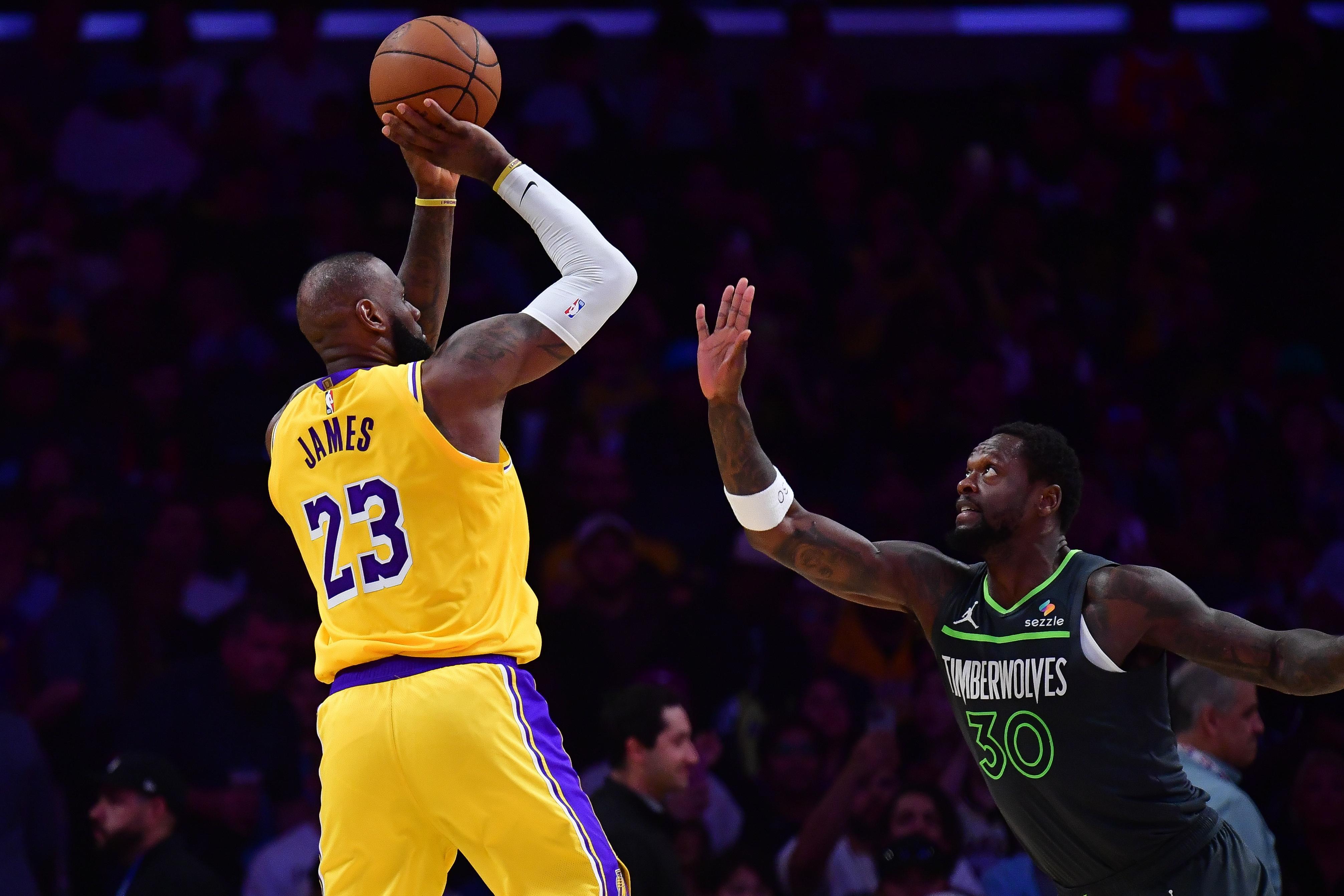 半岛体育官网-湖记：湖人未向詹姆斯提供任何额外年限的续约合同