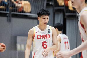 内外开花！崔新泉半场5中4贡献9分 三分2中1