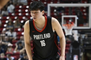 波杰姆斯基：杨瀚森的传球等技巧已展示出来 会慢慢找到自己位置