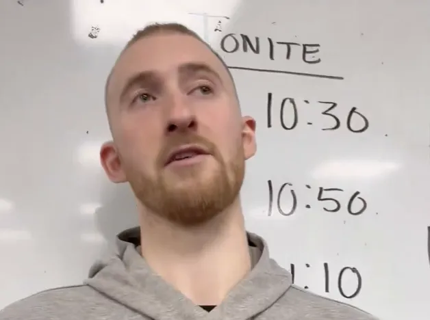 半岛体育-豪瑟谈西蒙斯39分：把球给他，让他去做那个曾经的自己