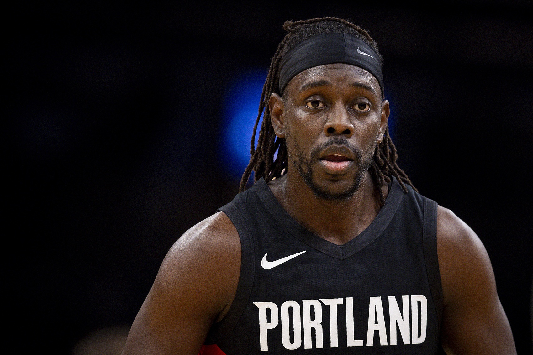 半岛体育-廉颇未老！开拓者老将霍勒迪在近5场比赛中4次砍下20+ 今天35分